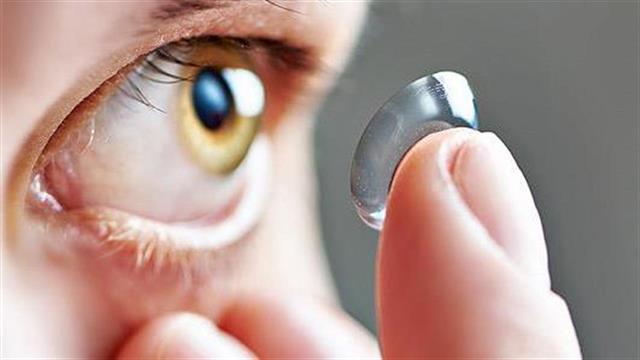 Φακοί επαφής: Μικρές συνήθειες που αποτρέπουν τις επικίνδυνες  μολύνσεις