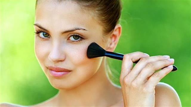 Μακιγιάζ: Πώς διορθώνουμε το σχήμα του προσώπου