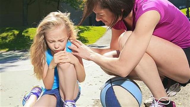 Μικροτραυματισμοί στις παιδικές χαρές: Τι να προσέχουν οι γονείς