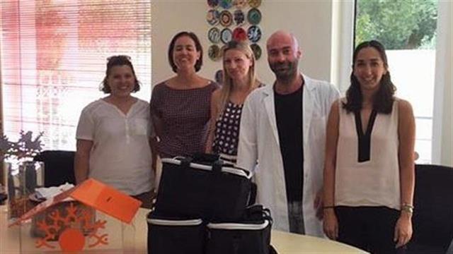 Η ελληνική φαρμακοβιομηχανία προσφέρει φάρμακα και υγειονομικό υλικό στα σωματεία του «Μαζί για το Παιδί»