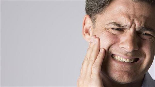 Οι χρόνιες ημικρανίες συνδέονται με πόνο στο σαγόνι