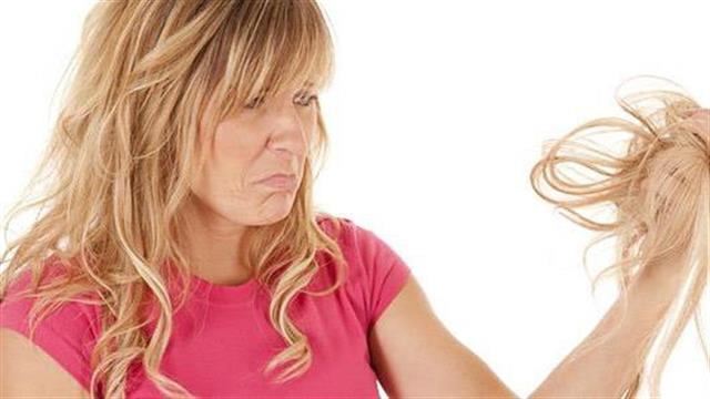 Τριχόπτωση: Ποιες είναι οι αιτίες που πέφτουν τα μαλλιά μου;