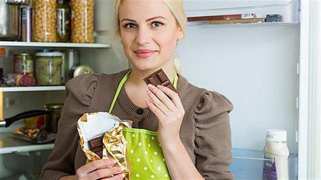 Η κατανάλωση σνακ αργά τη νύχτα αυξάνει τον κίνδυνο καρδιοπάθειας και διαβήτη