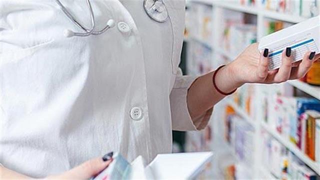 Φάρμακα με το σταγονόμετρο από τις συνεχείς ελλείψεις – Μοιράζουν τα χάπια στους ασθενείς!