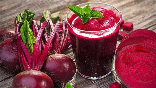 Διατροφή: Πώς επηρεάζει το χρώμα των ούρων