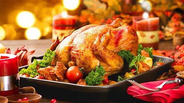 Οι συνδαιτημόνες μας επηρεάζουν την ποσότητα φαγητού που καταναλώνουμε