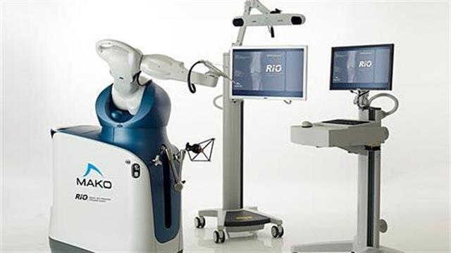 Εκπαιδευτής στο Διεθνές Σεμινάριο Πιστοποίησης Ορθοπαιδικών Χειρουργών  ο Δ. Χίσσας