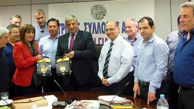 Ο ΙΣΑ παρέδωσε δύο απινιδωτές στο Δήμο Σουλίου