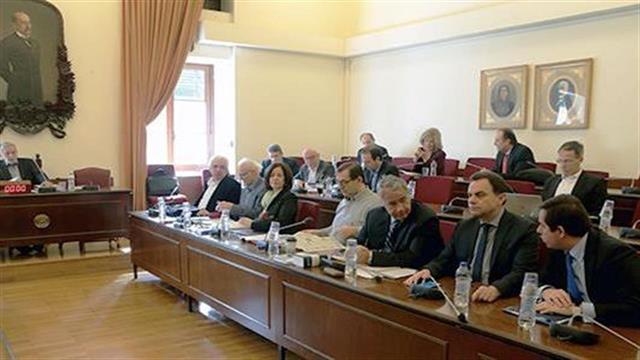 Προβληματισμός για τα στοιχεία που παρουσιάζονται στην προανακριτική για τα σκάνδαλα στην Υγεία