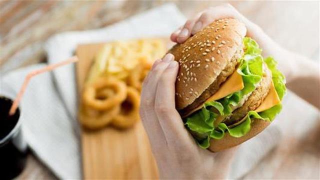 Η τακτική κατανάλωση πρόχειρου φαγητού  δυσκολεύει τη σύλληψη