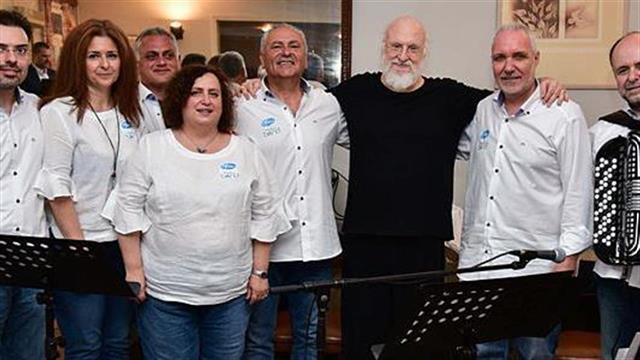 Μουσική βραδιά από τη Pfizer Hellas Band και τον Διονύση Σαββόπουλο στο Γηροκομείο Αθηνών