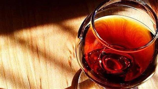 Αλκοόλ: Μύθοι και αλήθειες για την επόμενη μέρα