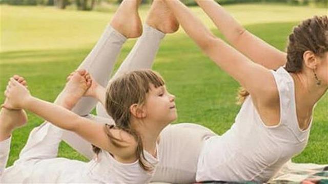 Δωρεάν μάθημα γιόγκα για γονείς και παιδιά στην πλατεία Χαλανδρίου