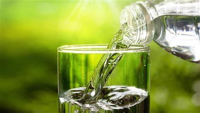 Μπορεί το παγωμένο νερό να βοηθήσει στην απώλεια βάρους;