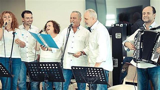 H Pfizer Hellas Band κοντά στους ηλικιωμένους συνανθρώπους μας στην Καλαμάτα