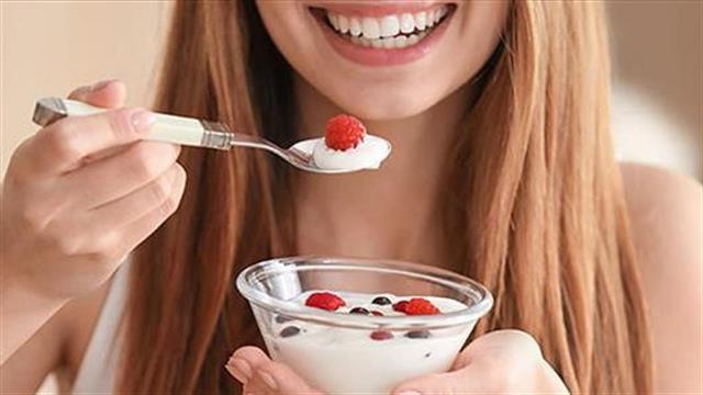 Τι τρώνε 8 διατροφολόγοι πριν τον ύπνο