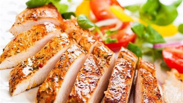 Κοτόπουλο ή γαλοπούλα: Ποιο έχει περισσότερη πρωτείνη;