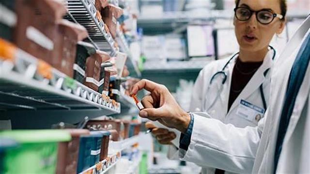 Άσκηση λογικής: Πώς εμποδίζονται, και με τον νόμο, τα καινοτόμα φάρμακα να έρθουν στην Ελλάδα