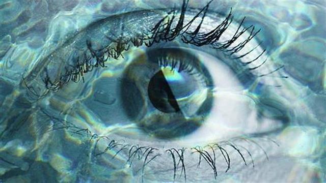 Ο ύπνος με φακούς επαφής θέτει σε κίνδυνο τον κερατοειδή χιτώνα