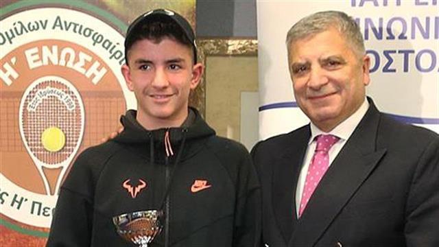 Ο πρόεδρος του Ι.Σ.Α βράβευσε τους αθλητές της 8ης Ένωσης Ομίλων Αντισφαίρισης