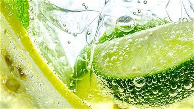 Λεμόνια και λαιμ: Έχουν παρόμoια αξία στη διατροφή;