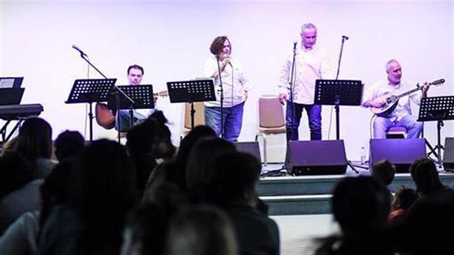 Η Pfizer Hellas Band ξανά κοντά στις κρατούμενες γυναίκες στον Ελεώνα Θηβών