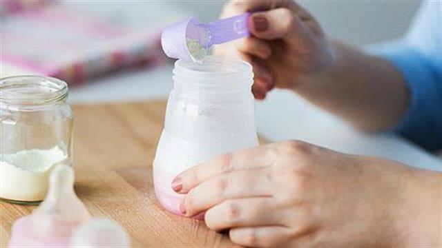 ΕΟΔΥ: Τι πρέπει να προσέχουν οι γονείς με το γάλα σε σκόνη - Η σαλμονέλωση και οι κίνδυνοι