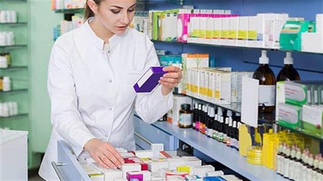 Μέχρι τις 9 το βράδυ θα λειτουργούν τα “διευρυμένα” φαρμακεία, αντί για τις 11 που κλείνουν σήμερα