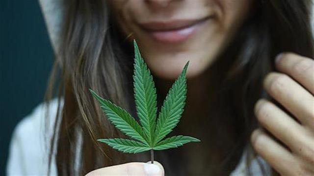 Λίγες οι έρευνες για την ψυχολογική επίδραση της κάνναβης σε νέες γυναίκες