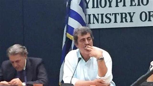Διυλίζει τον κώνωπα το υπουργείο Υγείας με το κάπνισμα - Το πρόστιμο για το φυλλάδιο και η ανοχή