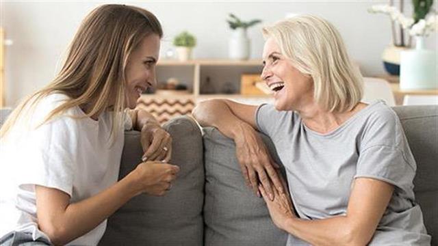 Συχνές συναντήσεις με φίλους βοηθούν στην πρόληψη της άνοιας