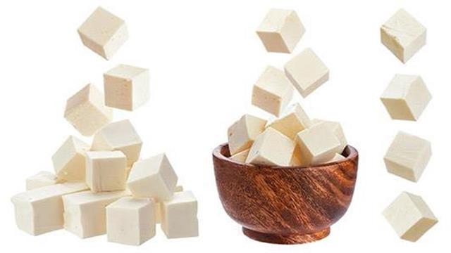 Απόσυρση λευκού τυριού άλμης από αγελαδινό γάλα