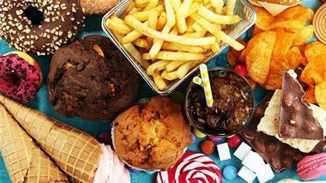 Βουλιμία: Με ποιες ψυχικές ασθένειες συνδέεται