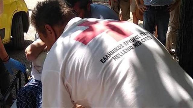 Παροχή Πρώτων Βοηθειών από Νοσηλεύτρια του Ε.Ε.Σ. σε Ισπανίδα τουρίστρια στον Αρχαιολογικό χώρο της Αρχαίας Ολυμπίας