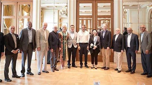 Συνάντηση Μητσοτάκη με στελέχη της Pfizer