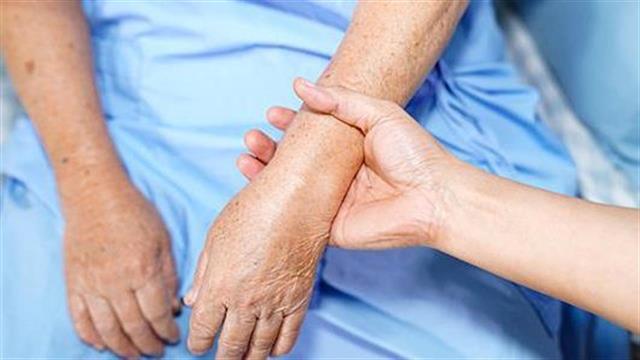 Αποκλειστικές στα νοσοκομεία: Νόμιμη και μαύρη εργασία