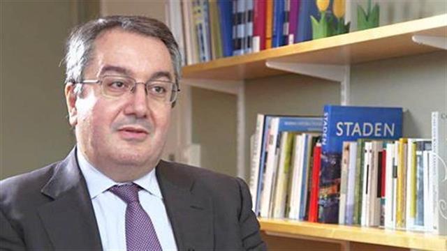 Ηλίας Μόσιαλος: "Η χώρα μας διαθέτει αξιόλογα στελέχη στην Υγεία, αλλά οι επιλογές γίνονται με κομματικά κριτήρια"