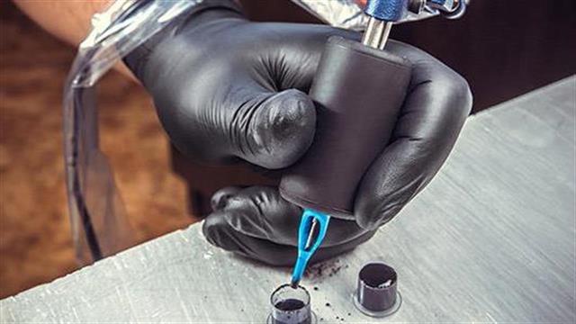 Τι πρέπει να γνωρίζουμε για τις δερματικές αντιδράσεις στα τατουάζ