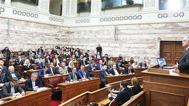 Βασίλης Κικίλιας στη Βουλή: Τι θα γίνει με το Εθνικό Στρατηγικό Σχέδιο Δράσης για το AIDS