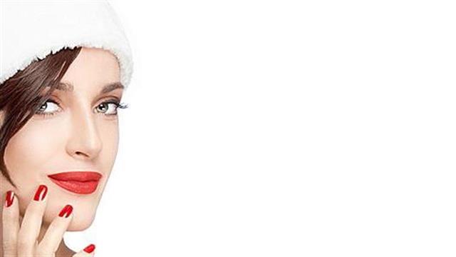 Πώς θα ανανεώσετε το πρόσωπό σας πριν τα Χριστούγεννα