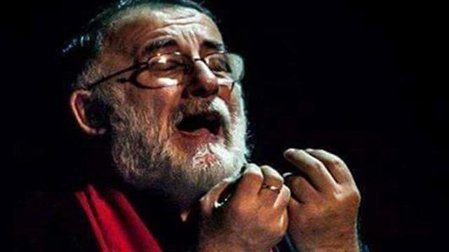 Θάνος Μικρούτσικος: "Αντί για δώρα, δώστε αίμα"...