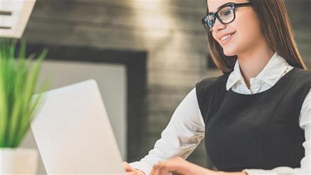 Για λιγότερο στρες βάλτε ένα φυτό πάνω στο γραφείο σας