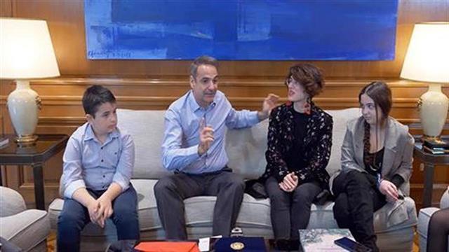 Συνάντηση Κυριάκου Μητσοτάκη με παιδιά που νίκησαν τον καρκίνο - Έρχεται μητρώο νεοπλασιών