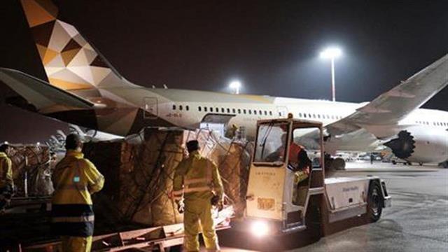 Κοροναϊός: Δωρεά υγειονομικού υλικού από τα Ηνωμένα Αραβικά Εμιράτα στην Ελλάδα