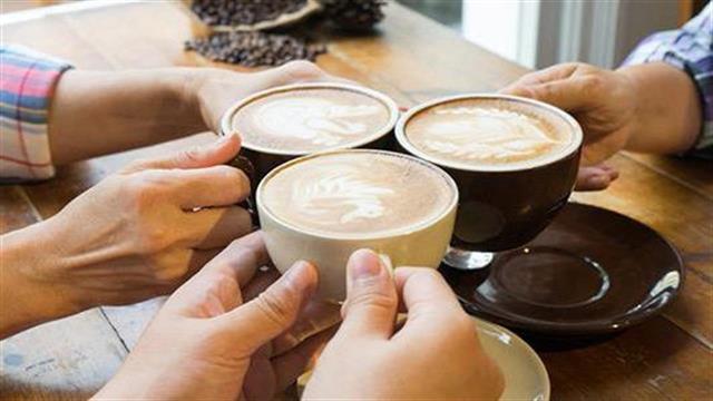 Σημάδια ότι το παρακάνετε με τον καφέ