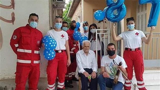 Το Σώμα Εθελοντών Σαμαρειτών του Περιφερειακού Τμήματος Ε.Ε.Σ. Λάρισας στο πλάι υπερηλίκων