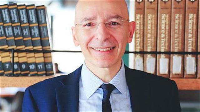 Σταγονίδια σάλιου από ανθρώπινο βήχα μπορούν να μεταφερθούν πέρα από 2 μέτρα