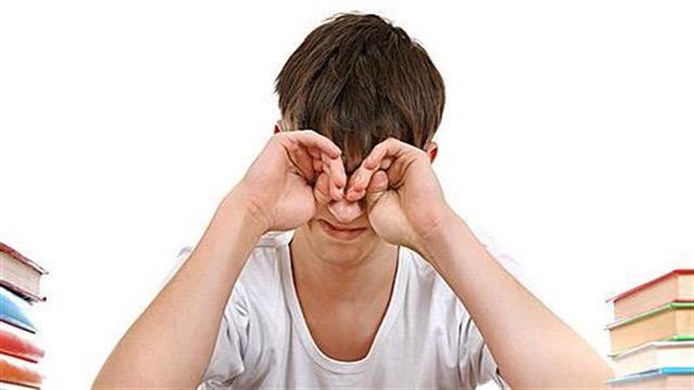 Πανελλήνιες: Πώς να προστατεύσουν την όρασή τους οι μαθητές