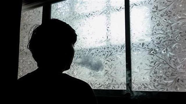 Η μοναξιά δυσκολεύει τη διακοπή του καπνίσματος