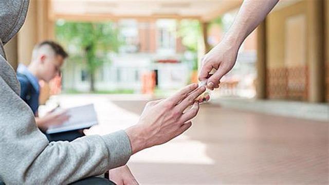 Στα 16 ξεκινά η χρήση ουσιών στους Έλληνες εξαρτημένους